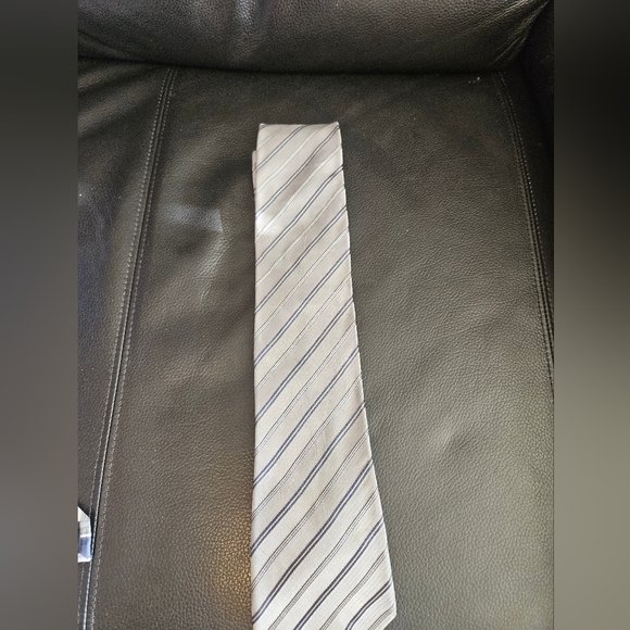 Banana Republic grey silk tie - Picture 1 of 4